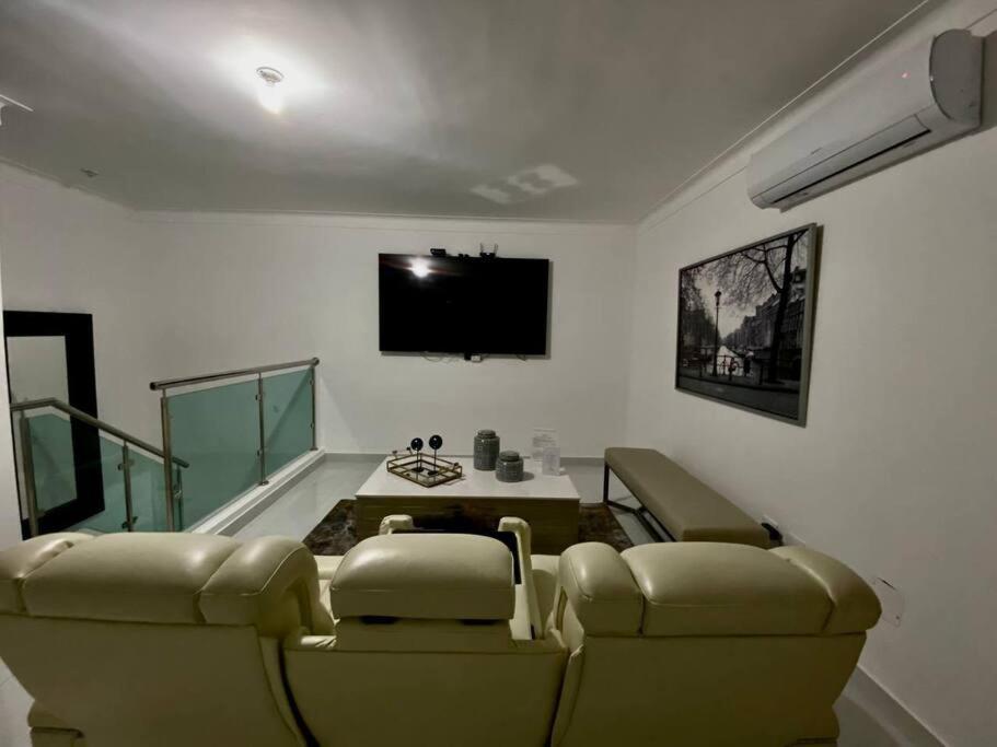 דירות סנטיאגו דה לוס קבאלרוס Spectacular Penthouse With Private Jacuzzi Terrace מראה חיצוני תמונה